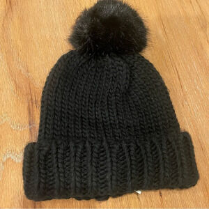 NWT Express Women’s OS Knit Pom Pom Beanie Black Cozy Warm Dark Feminine Grunge